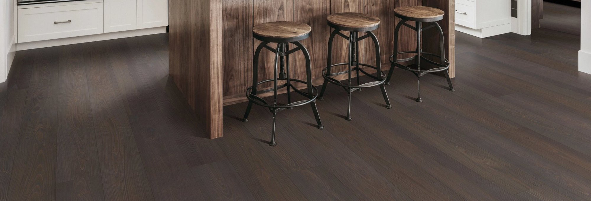 Island and chairs on vinyl floor - Cut-Rite Carpets & Design Center in Scarsdale, NY